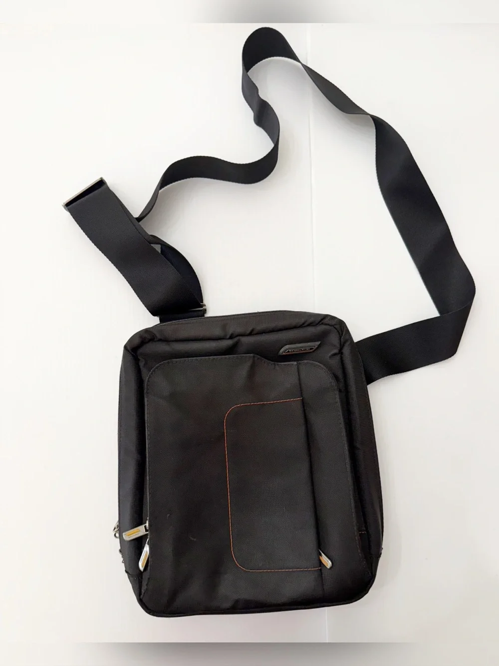 The Briggs & Riley Verb Slide Tech Bag Crossbody Travel
